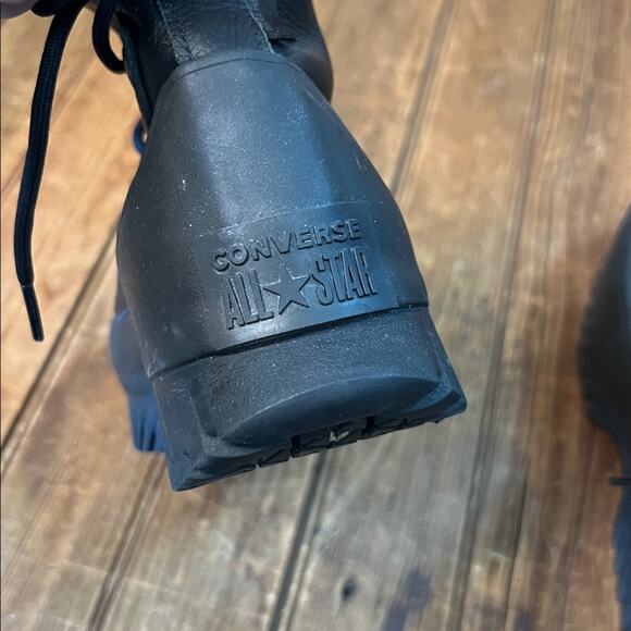 Women’s Converse leather shoe winter climate Black Chuck Taylor High-Top shoe - Picture 4 of 7